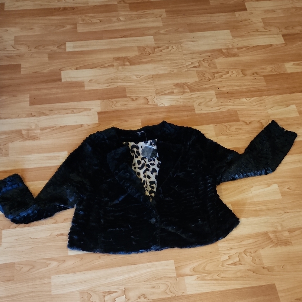 Torrid faux Fur Croped jacket .size 2